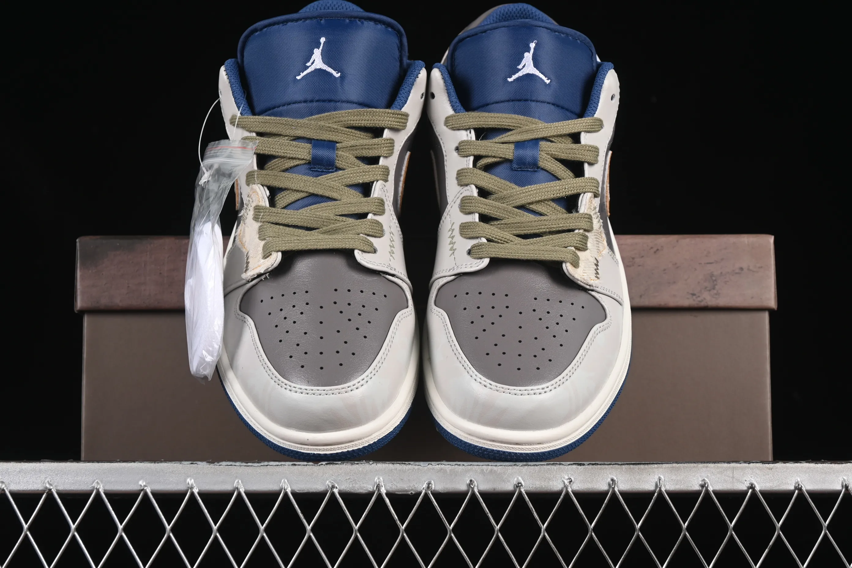 All categories Air Jordan Jordan series basketball shoes Air Jordan 1 Low Air Jordan 1 Low AJ1 Joe 1 Panda Prank Pioneer Knight Brown Gray Low-top retro basketball shoes 553558-414